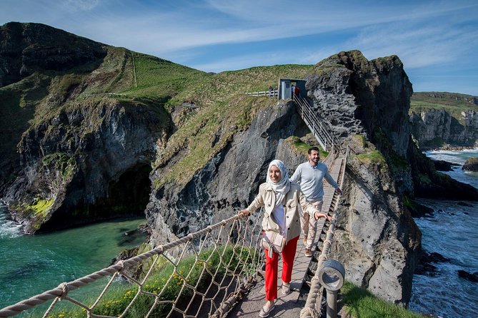 2-Day Northern Ireland Tour from Dublin Including Belfast and Giants Causeway - Guides, buses and the details worth checking
