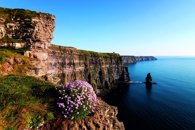 2-Day Southern Ireland Tour from Dublin:Including Blarney and Cliffs of Moher - Guides can make the long drives fly