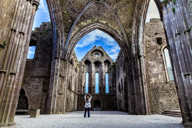 Blarney, Rock of Cashel & Cahir Castles Day Tour From Dublin - Cahir Castle: defensive design made visible