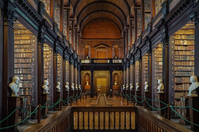 Book of Kells, Dublin Castle, Christ Church Cathedral Tour - Getting ready for the walk