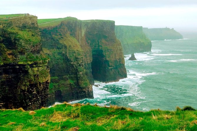 Cliffs Of Moher Tour In Spanish - Two hours at the Cliffs of Moher