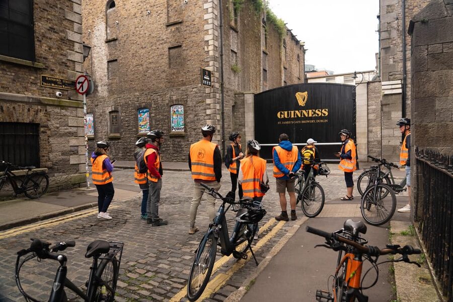Dublin: Bike & E-Bike Tour with a Local Guide - Dublin makes better sense on two wheels
