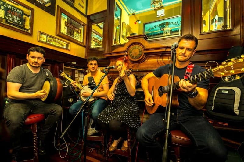Dublin: City Pub Crawl Experience - Start with a drink on Dame Street