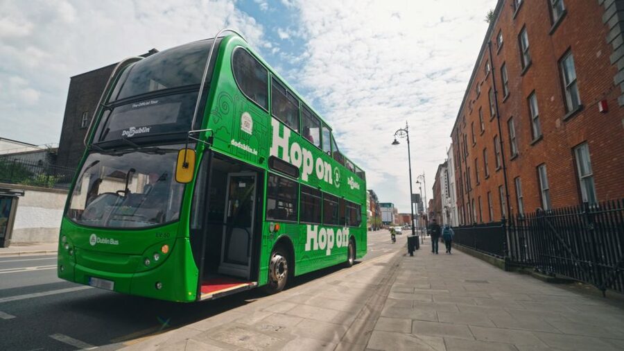 Dublin: Cruise Excursion Hop-On Hop-Off Tour & Rail Ticket - What the live commentary adds