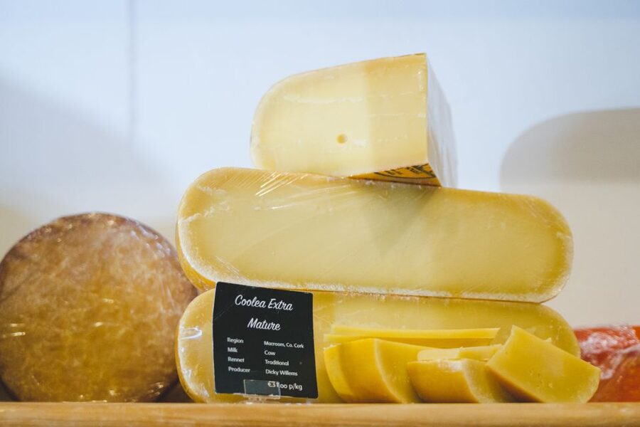 Dublin: Delicious Walking Food Tour - Guides who connect food with Irish history