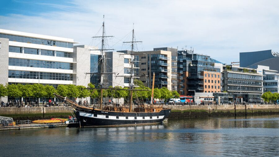 Dublin: EPIC Museum and Jeanie Johnston Entry Ticket - EPIC turns emigration into personal stories