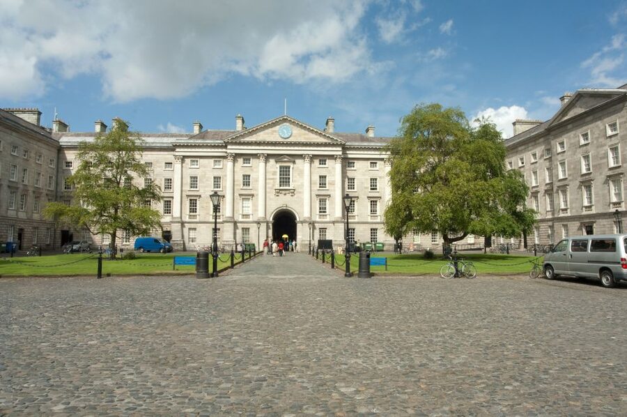 Dublin: Fast-Track Book of Kells Ticket & Dublin Castle Tour - Walking, weather and access