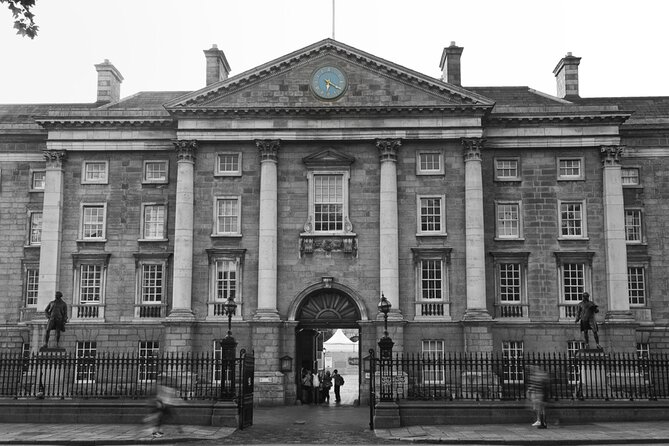 Dublin Ghost Hunt Exploration Game and Tour - A city walk with a ghost-story engine