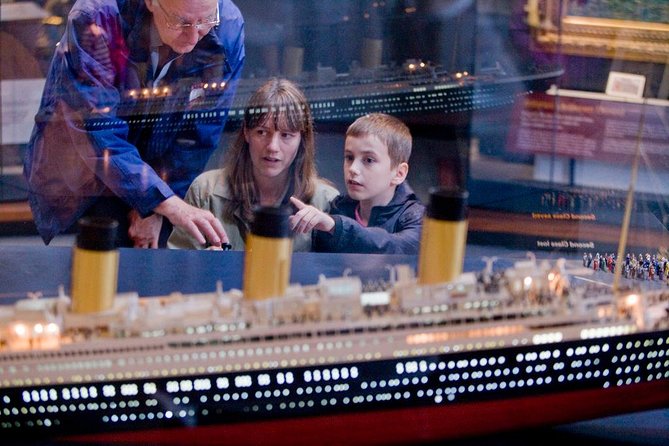 Dublin: Giant's Causeway, Dark Hedges, Dunluce and Belfast Titanic entrance fee - The guide and driver can make the long miles easier
