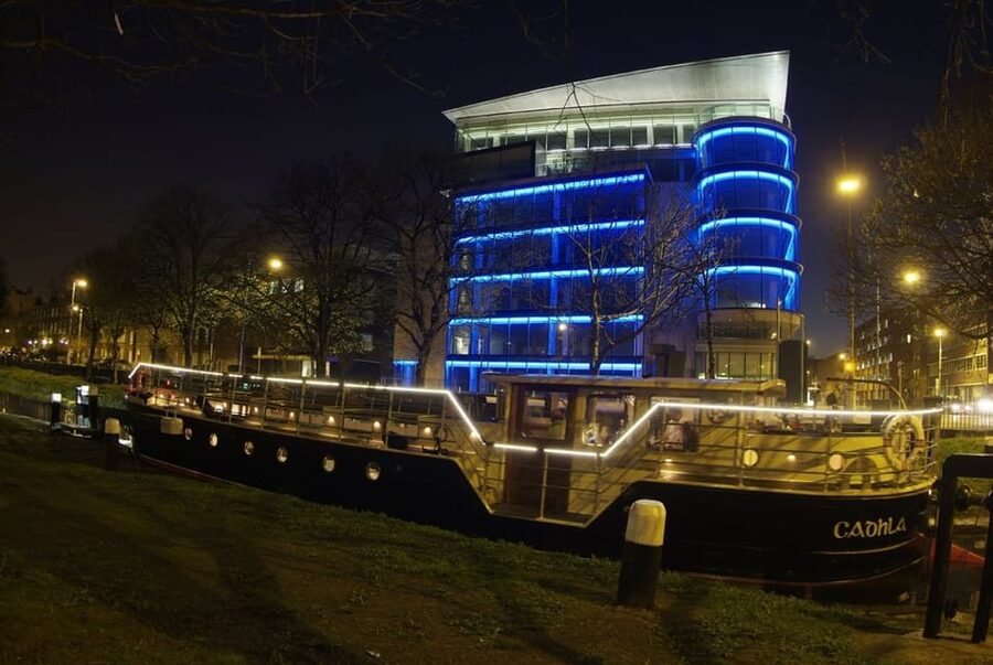 Dublin: Grand Canal Cruise with Dinner - Boarding at Grand Canal Jetty on Mespil Road