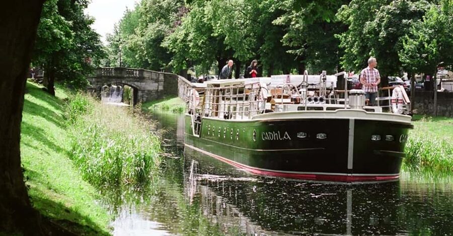 Dublin: Grand Canal Cruise with Dinner - A gentle route, not a city sightseeing circuit