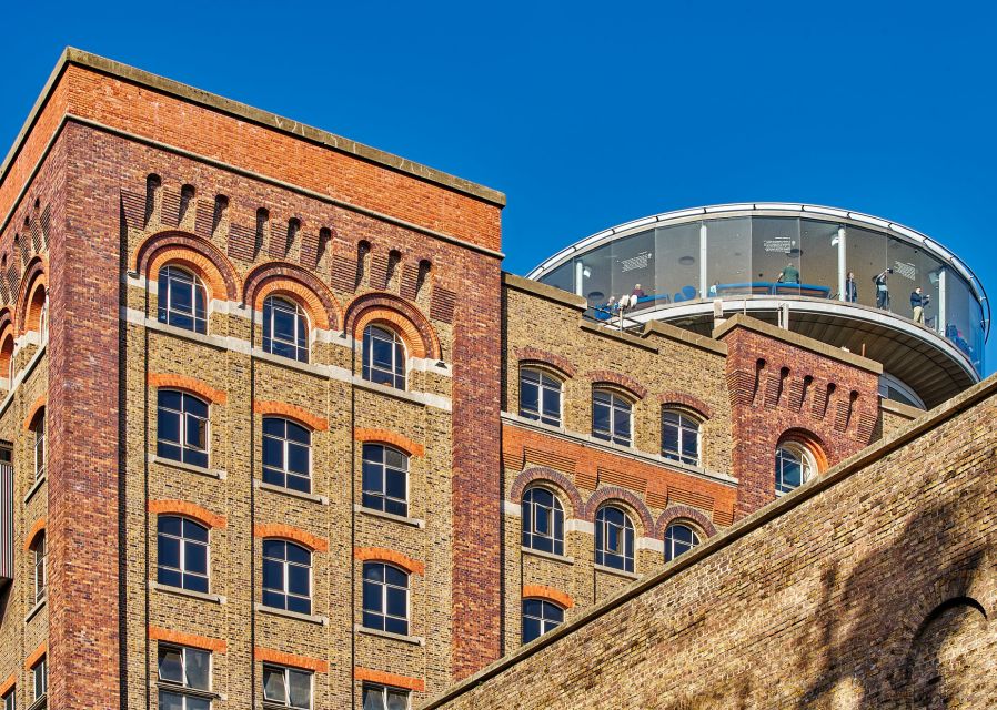 Dublin: Guinness Storehouse Ticket & Hop-on Hop-off Bus Tour - What guides add to the ride