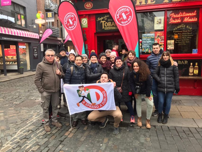 Dublin Highlights: 2.45-Hour Walking Tour in Italian - From Trinity College to the Molly Malone legend