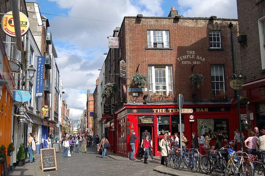 Dublin: Highlights and Hidden Corners Walking Tour - What the $31 price gets you