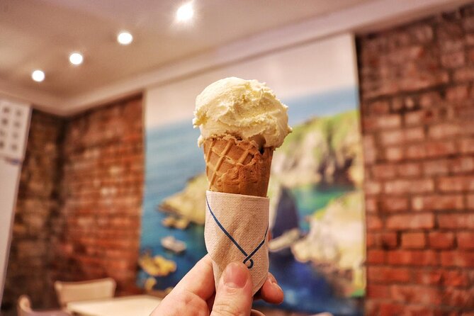 Dublin Historical Centre Food Tour with 8 Food Tastings & Drinks - Irish cheese, then a County Clare oyster