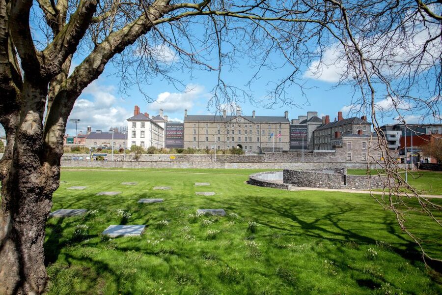 Dublin: Hop-on Hop-off Bus Tour - Kilmainham, the National Museum and Phoenix Park