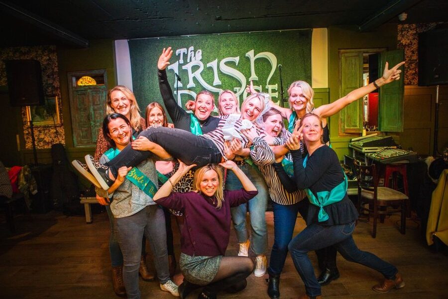Dublin: Irish Music and Dance Show with Dance Lesson - A pub atmosphere, with a few trade-offs