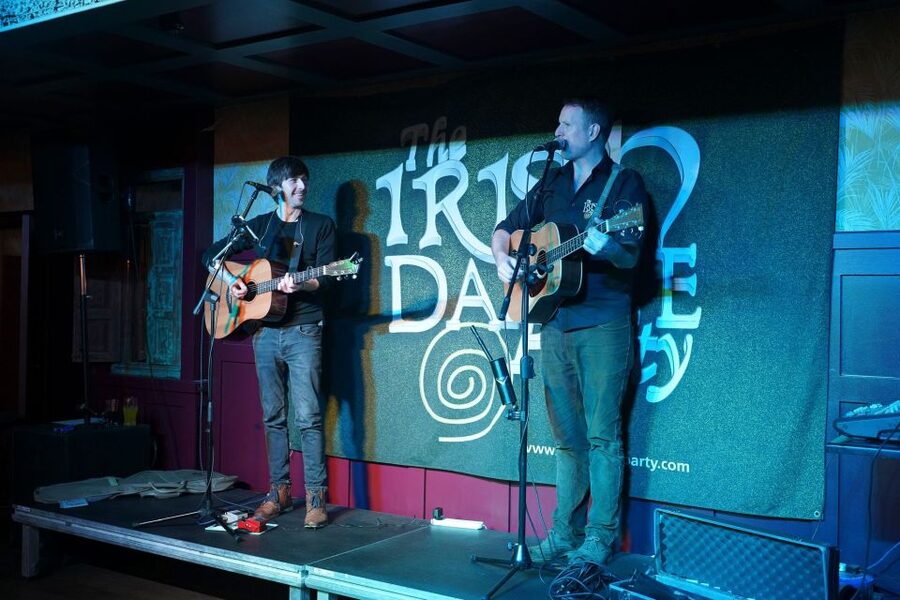 Dublin: Irish Music and Dance Show with Dance Lesson - Learn the steps before the music takes over