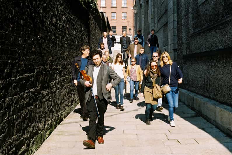 Dublin: Irish Music Walking Tour with Live Performance - Stories, pauses and places along the way