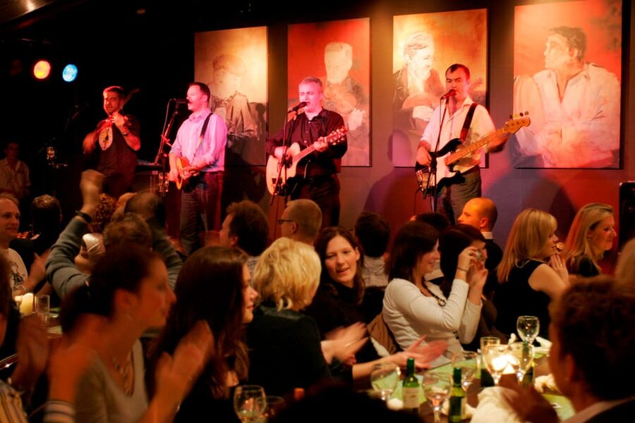 Dublin: Irish Night Show at the Merry Ploughboy Pub - Dinner first, dancing later
