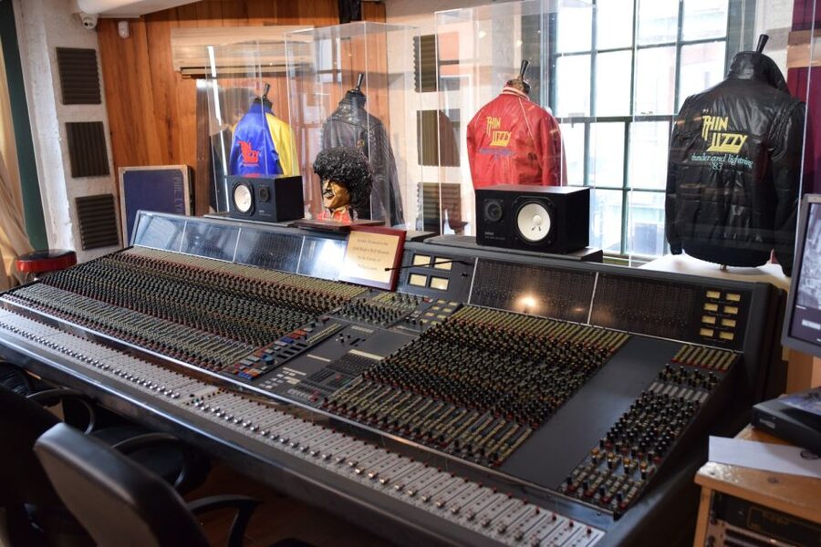 Dublin: Irish Rock 'N' Roll Museum with Tour in English - Inside the Wall of Fame in Temple Bar