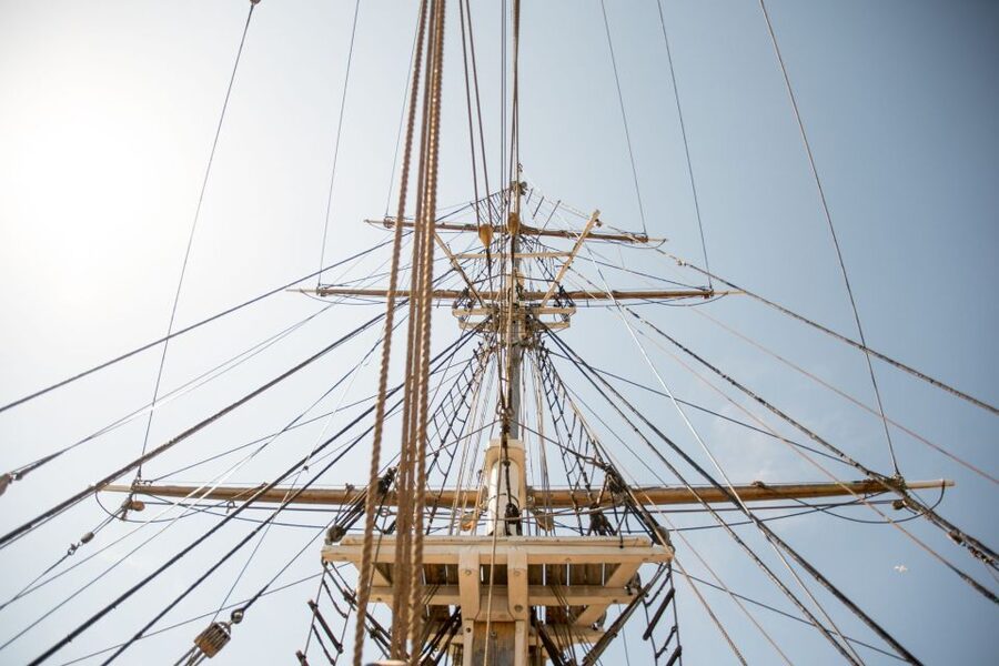 Dublin: Jeanie Johnston Tall Ship Irish Famine History Tour - The guide makes the history easier to follow