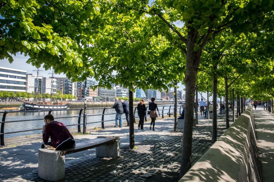 Dublin: Jeanie Johnston Tall Ship Irish Famine History Tour - Who should make room for the Jeanie Johnston?