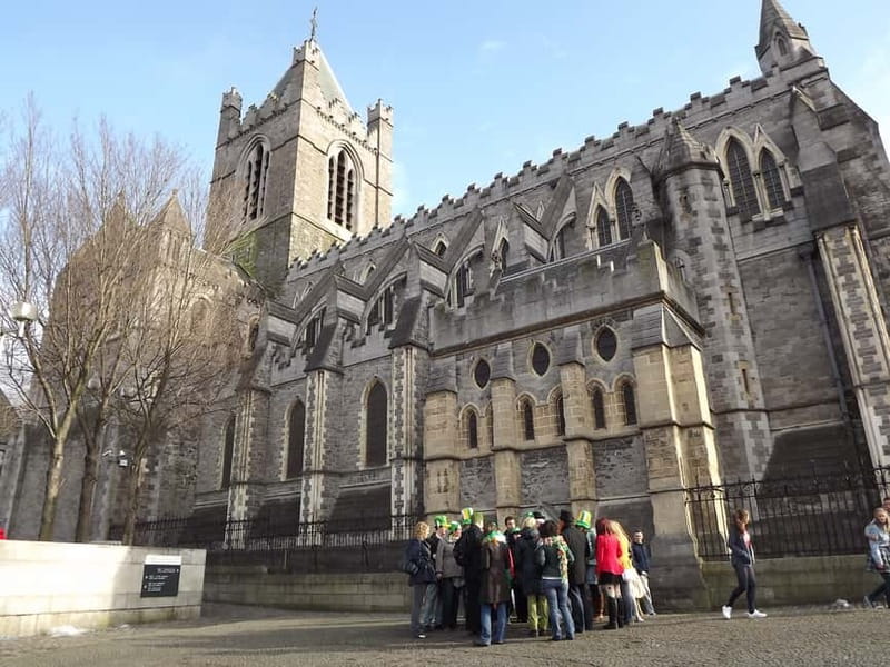 Dublin: Sightseeing Walking Tour in German - A city walk that links Dublin’s two sides