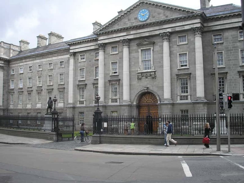 Dublin: Sightseeing Walking Tour in German - Temple Bar’s lanes and overlooked details