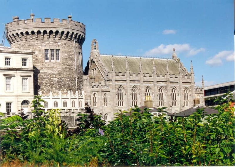 Dublin: Sightseeing Walking Tour in German - Dublin Castle and the medieval quarter