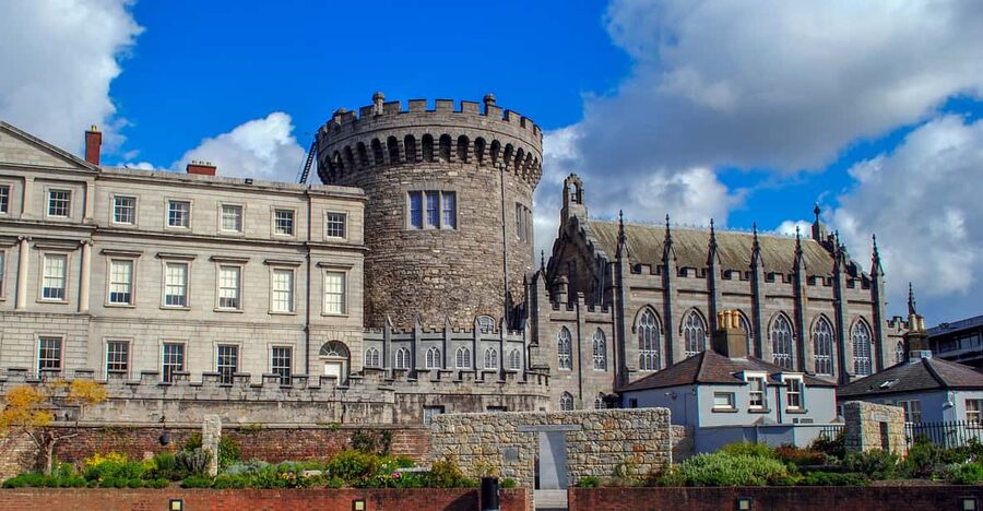 Dublin: St Patrick's, Book of Kells, and Dublin Castle Tour - A Book of Kells tour with a city walk attached