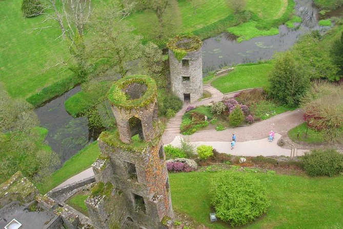 Dublin to Rock of Cashel, Cork City & Blarney Castle Guided Tour - The guide can make the road feel shorter