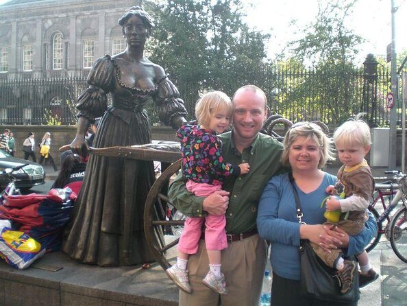 Dublin Traditional Irish 3 Course Meal Walking Tour with Local - At a glance