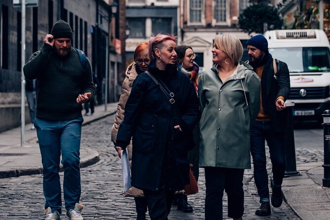 Dublin Traditional Irish 3 Course Meal Walking Tour with Local - A brief stop at Molly Malone
