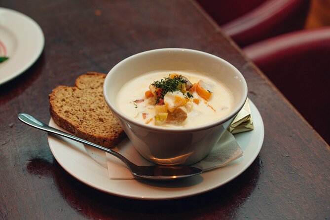 Dublin Traditional Irish 3 Course Meal Walking Tour with Local - Walking, timing, and comfort