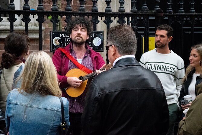 Dublin Traditional Irish Music Walking Tour with Live Performance - Dublin’s story, sung along the way