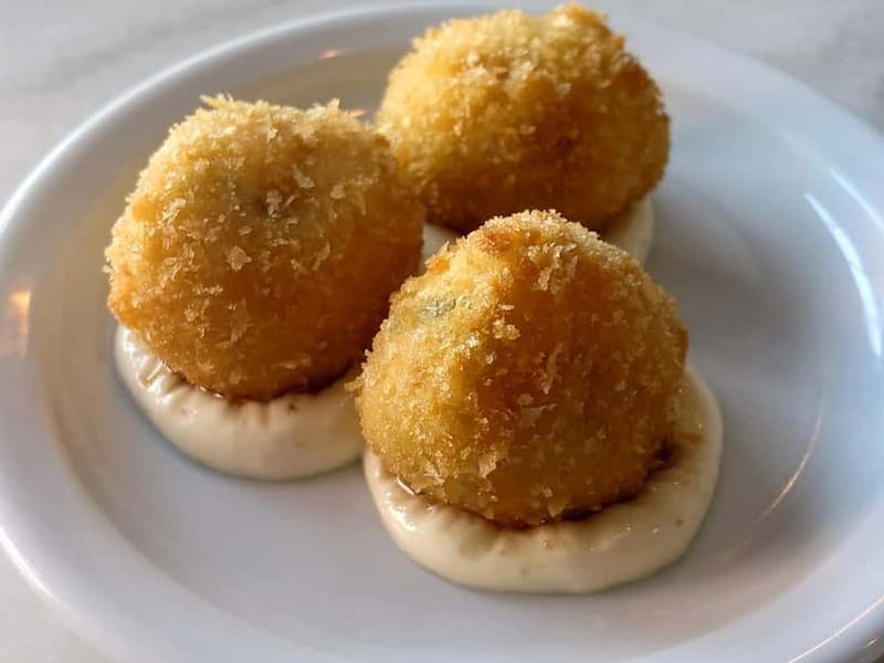 Dublin: Walking Tour for Foodies with Tastings - Expect a mix of bites, not one formal Irish meal