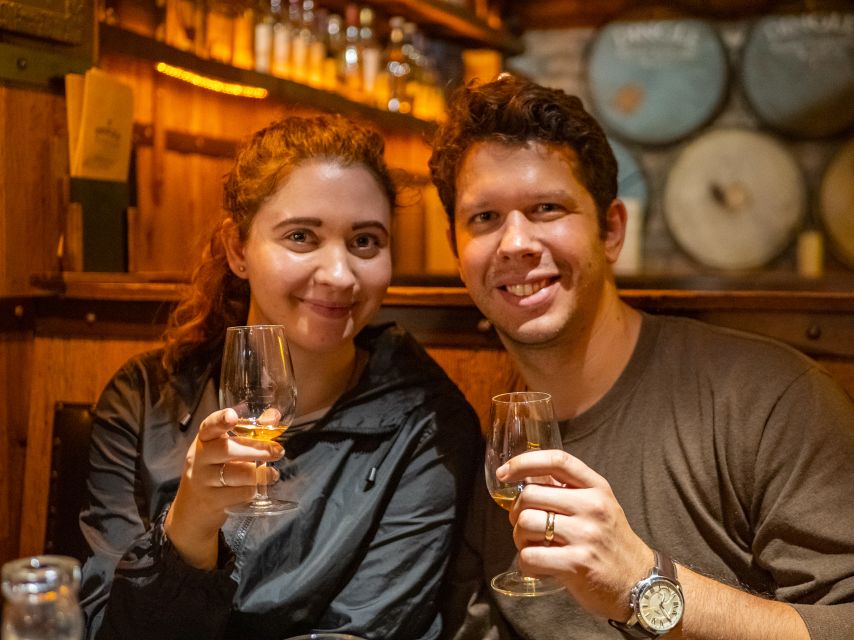 Dublin: Whiskey Tasting Tour - Two pubs, five Irish whiskies