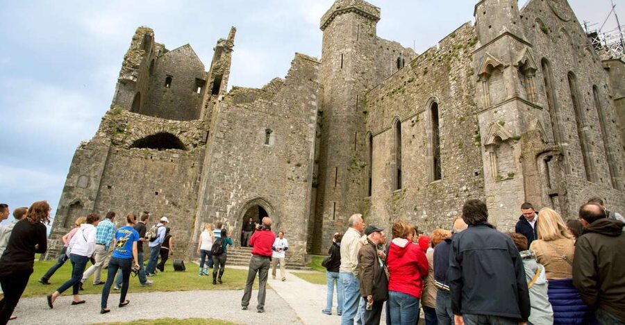 From Dublin: Blarney, Rock of Cashel and Cahir Castles Tour - Cahir Castle: defenses you can still read