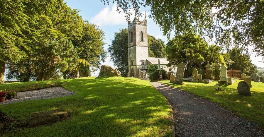 From Dublin: Celtic Boyne Valley and Ancient Sites Tour - The guide can make the long day work