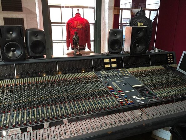 Irish Rock 'N' Roll Museum Experience Dublin - Temple Bar’s music story begins behind the scenes