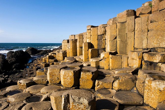 The Giant's Causeway, Dunluce Castel and Belfast - Spanish guide - Dunluce Castle above the sea